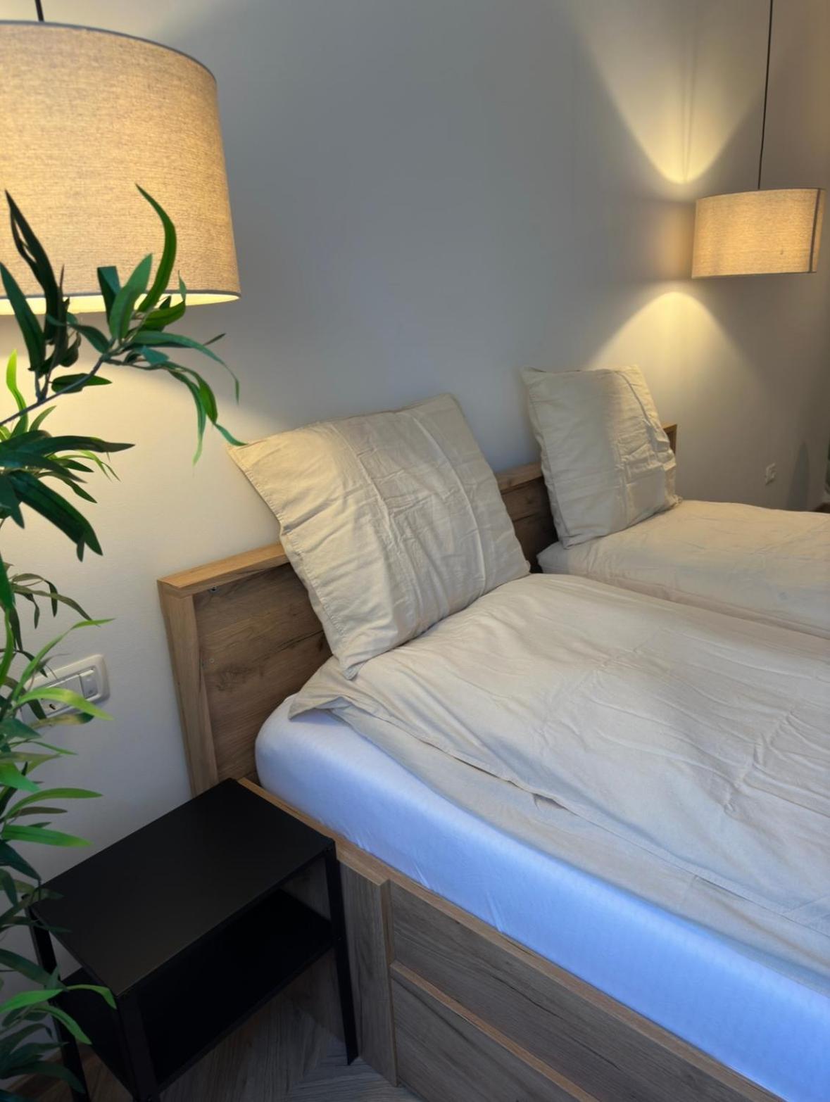One Room Apartment- Self Check-In 24H Resita Exteriör bild